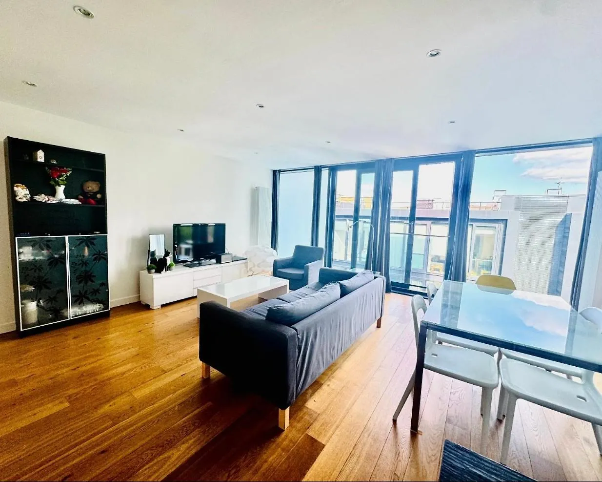 Elegant 2Br Apartment In Prestigious Quartermile Edinburgh